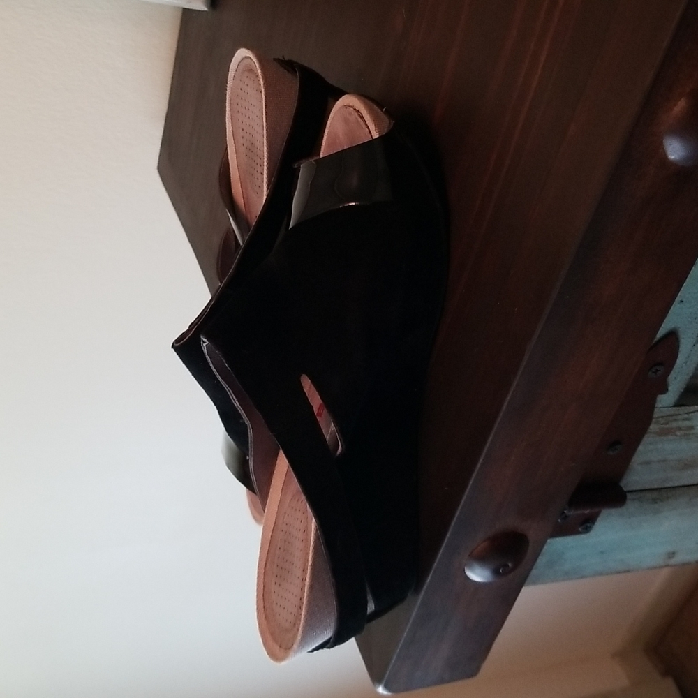 Tsubo black sandals